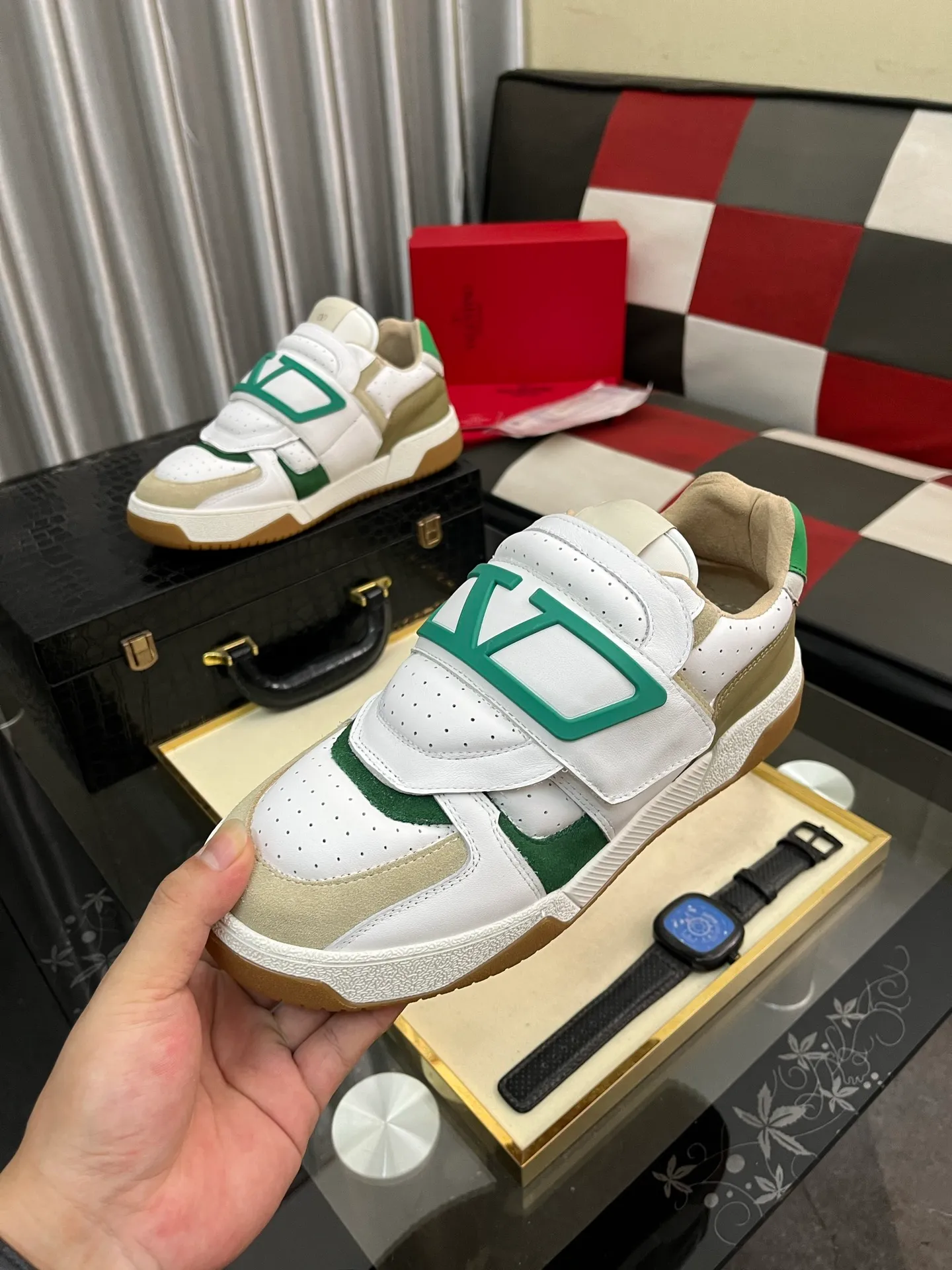 Men's shoes 💰540⌚️⌚️ VALENTINO Valentino's 2025 SS spring and summer new hot casual sports shoes, imported elastic cloth upper ➕The heel is Warren's exclusive rivet shape. The whole is very representative, the combination outsole is really easy to wear and very comfortable on the foot~, classic, comfortable and versatile! Size: 38-443️⃣Colors available